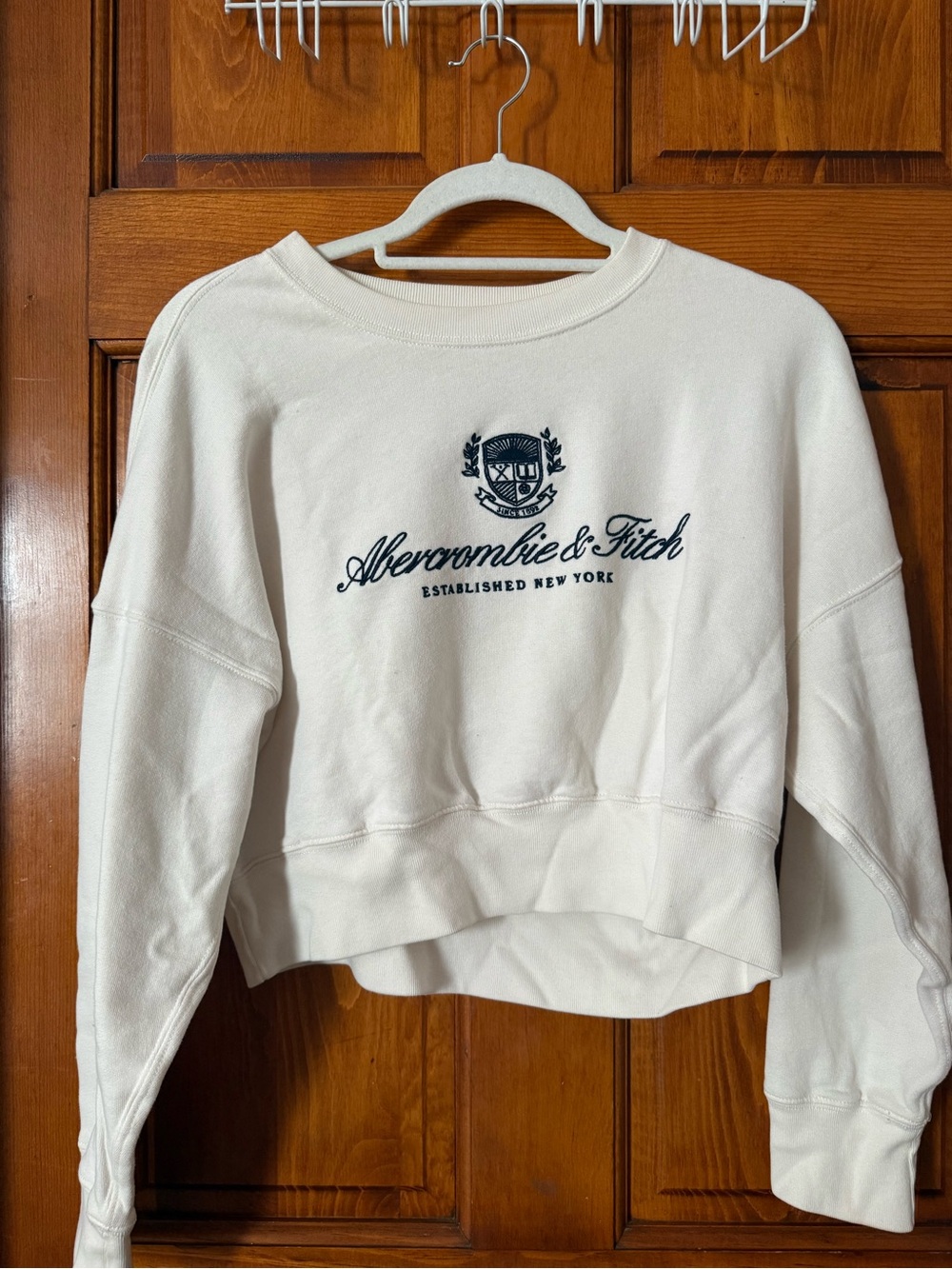 Abercrombie & Fitch Cream Cropped Crewneck Sweatshirt with Navy Logo Size SMALL